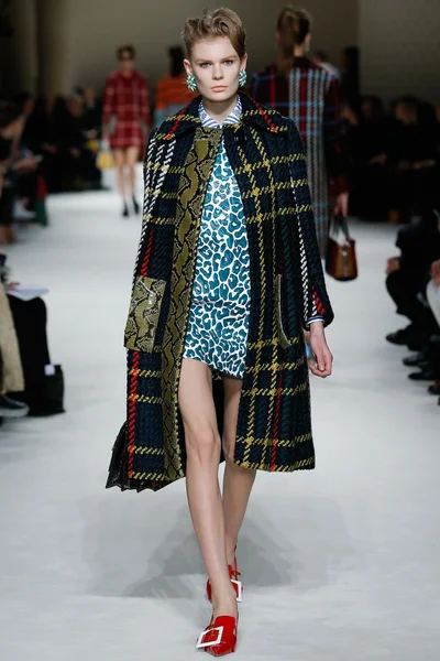 Look 14